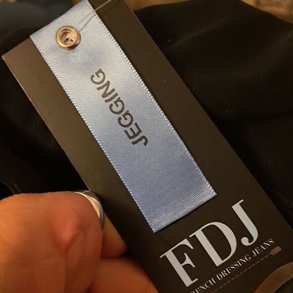 FDJ Pull On Cigarette Black Jegging Pants - 4 - NWT - Picture 5 of 11